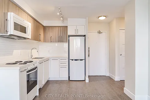 1500 Bathurst St Photo 1