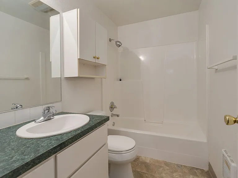 228 SE 106th Ave — Photo 15