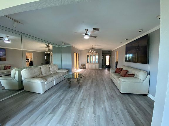 2nd image of 133 Sandstone Cir