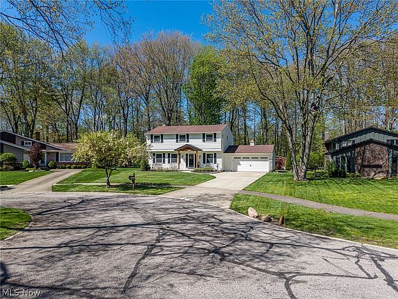 3rd image of 27446 Benwood Cir