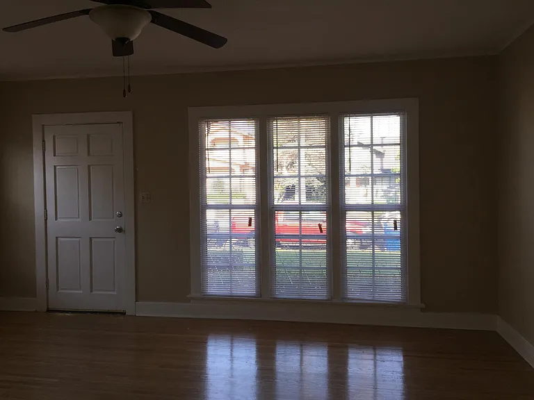 2101 Hillcrest Dr — Photo 2
