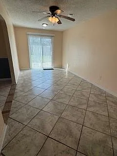 3 bed, 1.5 bath, 1207 sqft, $1,825 — Photo 2