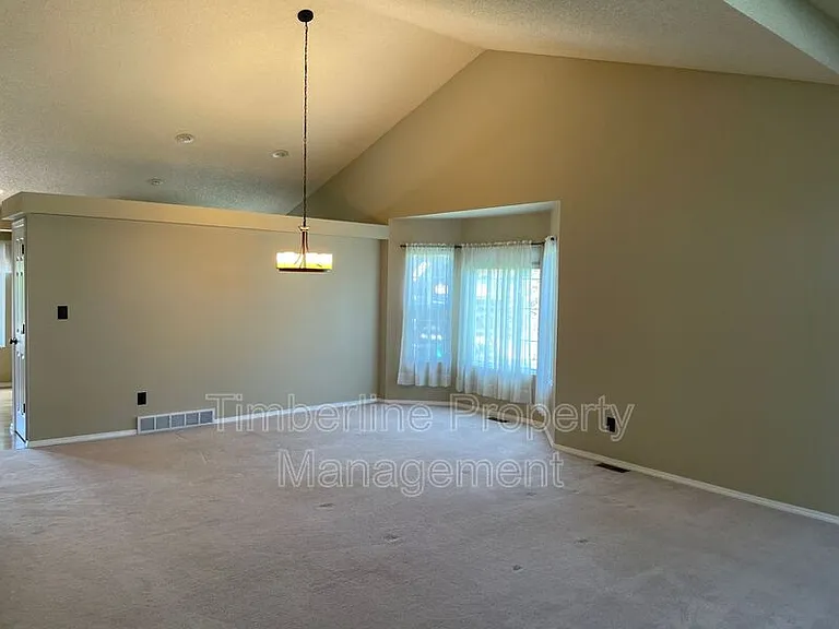 8322 Radcliff Dr — Photo 27
