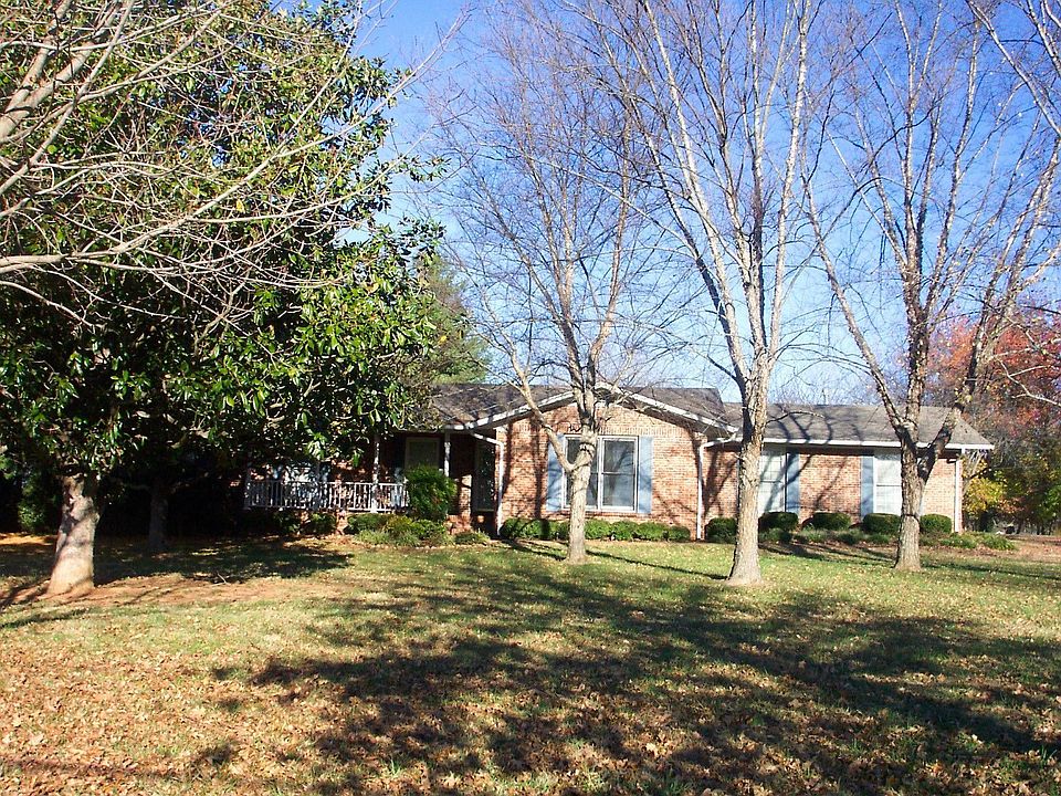 ranch w/inground pool