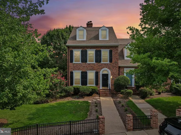 25 Commanders Dr, Washington Crossing, PA 18977