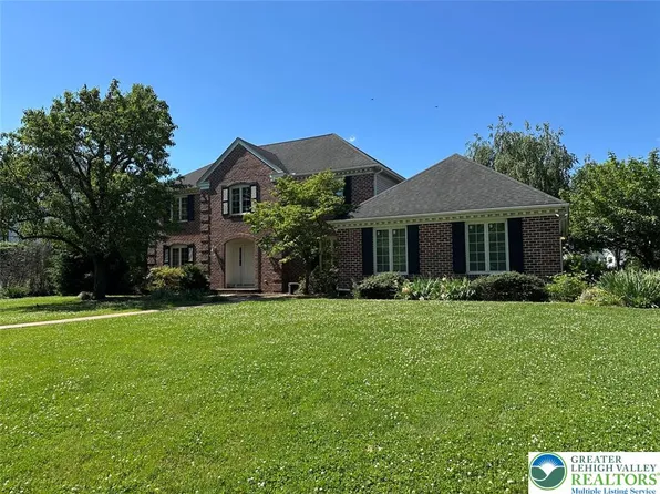 4528 Canterbury Dr, Emmaus, PA 18049