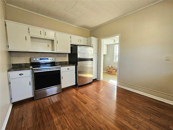 3rd image of 207 E Antelope St