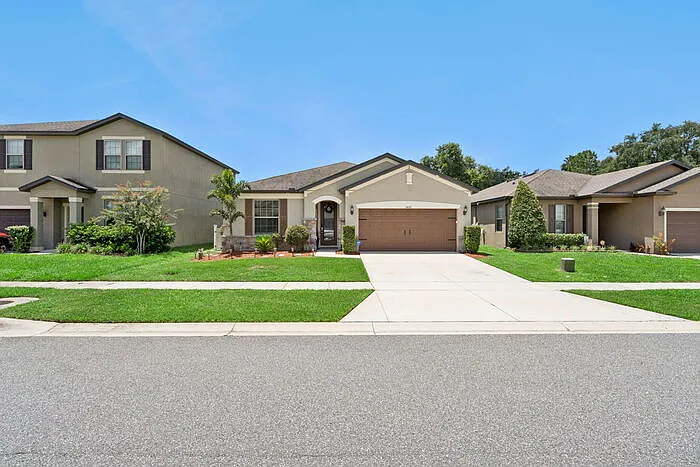 3 bed, 2.0 bath, 2154 sqft, $2,775 — Photo 2