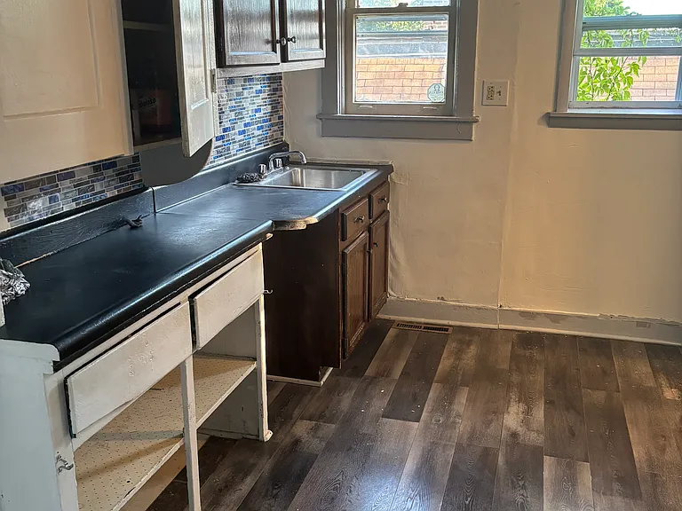 244-246 Reifert St #1 — Photo 9
