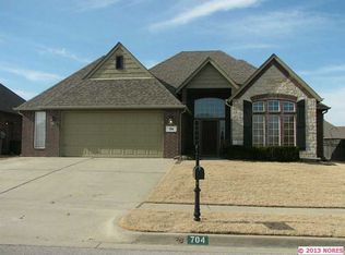 704 S 75th St, Broken Arrow, OK 74014