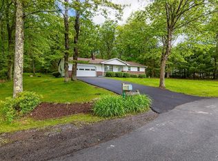 516 Hamlet Dr, Effort, PA 18330