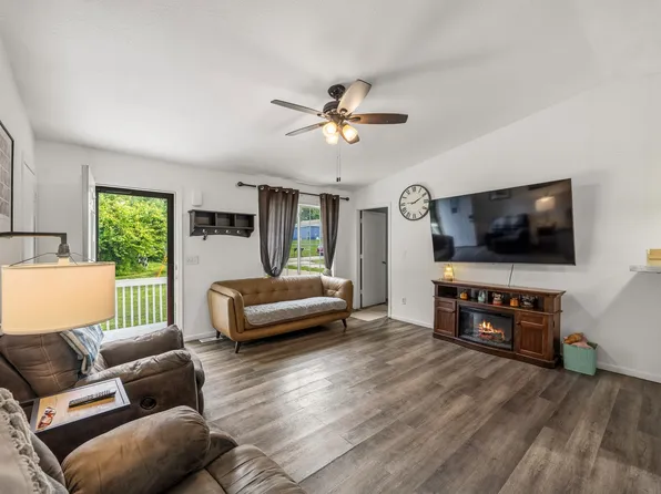 1545 E Emma Ave, Des Moines, IA 50320