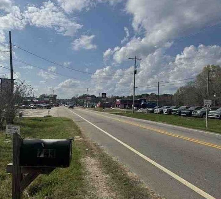 Exterior Neighborhood (street photo)
