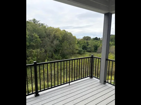 1374 Cedar Trail Dr, Dubuque, IA 52003