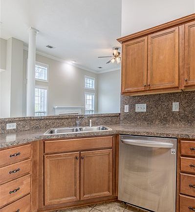 3rd image of 109 Turnberry Ct