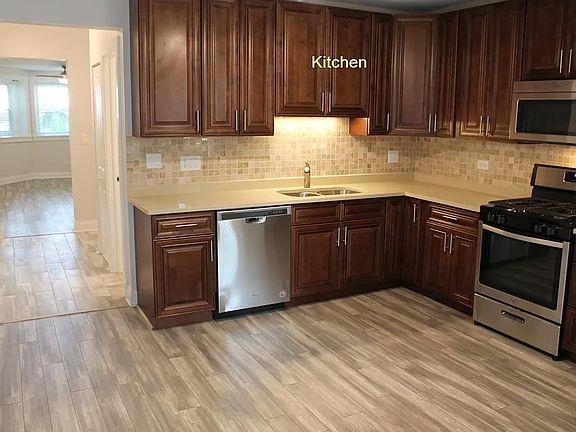 4th image of 2336 N Maplewood Ave #G
