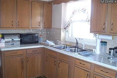 4th image of 1402 Meadowbrook Ave SE
