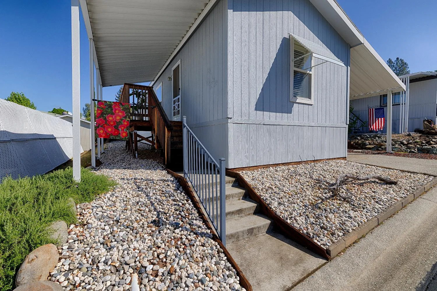 12211 Hemlock Dr photo 1