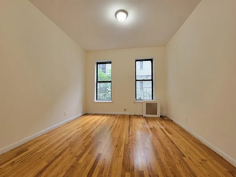 488 E 74th St #4Y — Photo 2