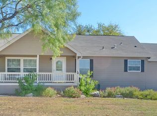 207 Shannon Dr, Fredericksburg, TX 78624