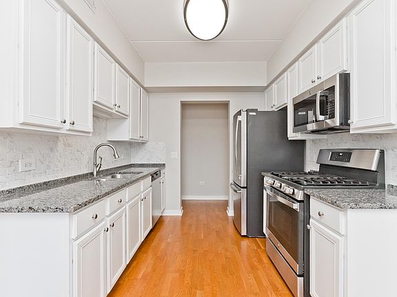 4th image of 5588 N Lincoln Ave #209A
