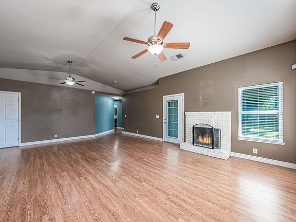4th image of 1380 Ashwood Ct