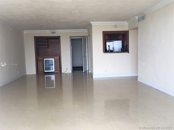 3rd image of 100 Bayview Dr APT 806
