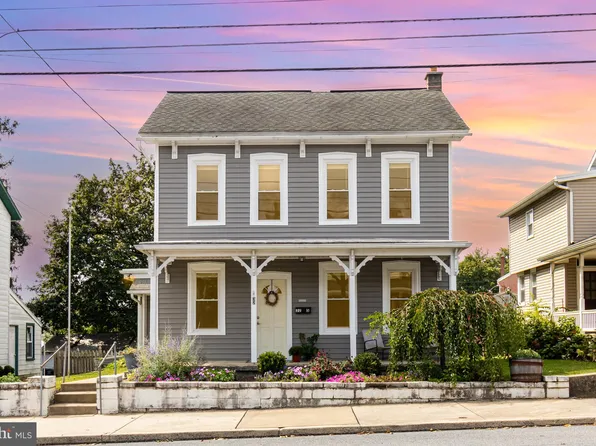 32 S 11th St, Akron, PA 17501