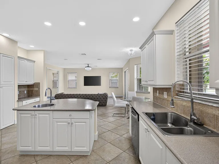 1724 Annandale Cir — Photo 33