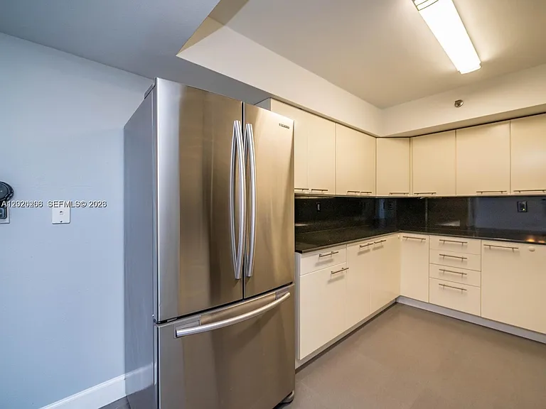 3600 Mystic Pointe Dr #808 — Photo 8