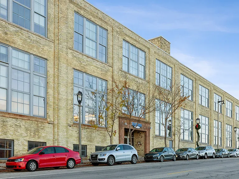 Blue Ribbon Lofts — Photo 21