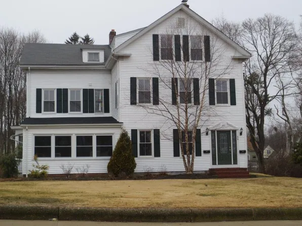 39 Fairview Ave, West Warwick, RI 02893