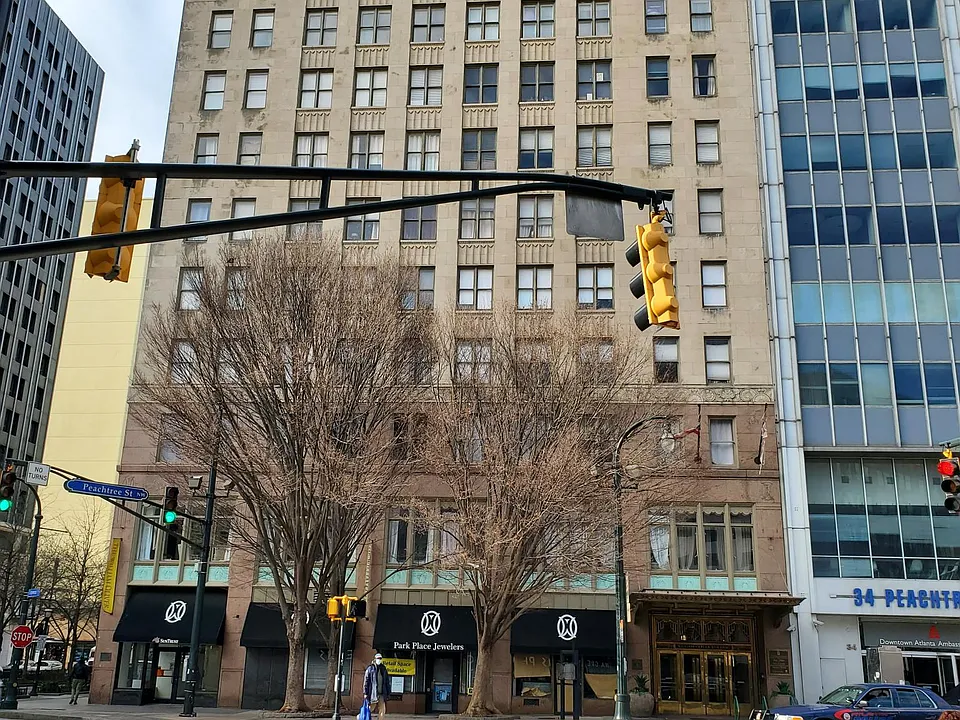 32 Peachtree St NW #305