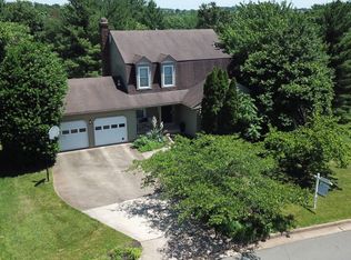 114 Country Rd, Sterling, VA 20165