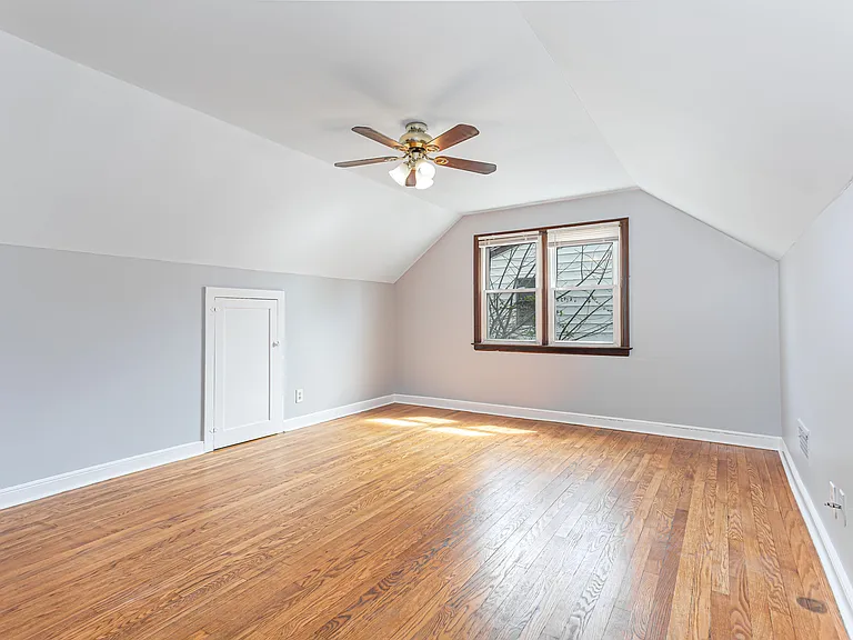 296 Birdseye St — Photo 14