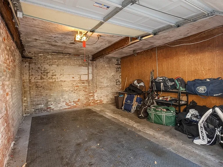 870 E 2nd St #3 — Photo 2