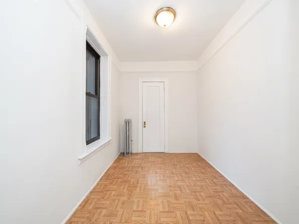 56 Bennett Avenue image 6 of 9