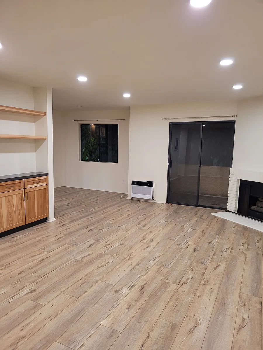 Building Photo - 2251 S Bentley Ave #105