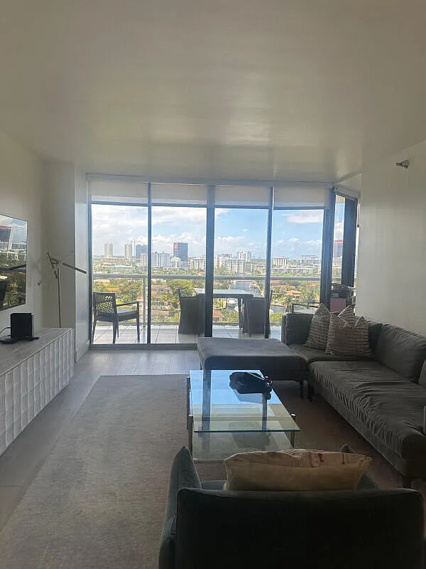2 bed, 2.0 bath, 1310 sqft, $3,950 — Photo 2