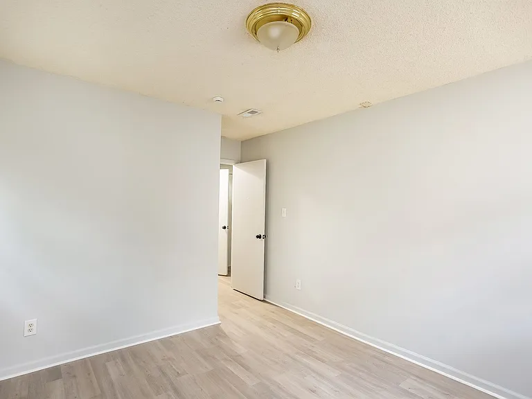 4809 Thornwood Rd — Photo 13