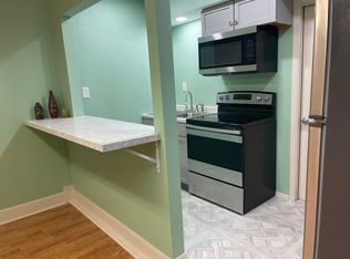 702 S Hackberry Ave UNIT B, Luling, TX 78648