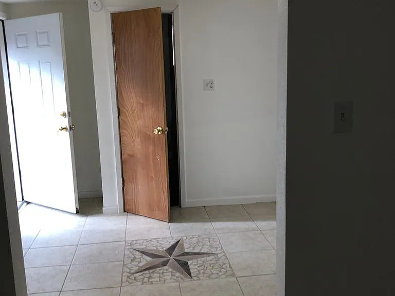 903 Conder St — Photo 7