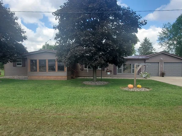 236 W Exchange St, Lone Rock, WI 53556
