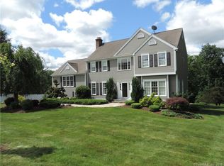 41 Charter Ridge Dr, Sandy Hook, CT 06482