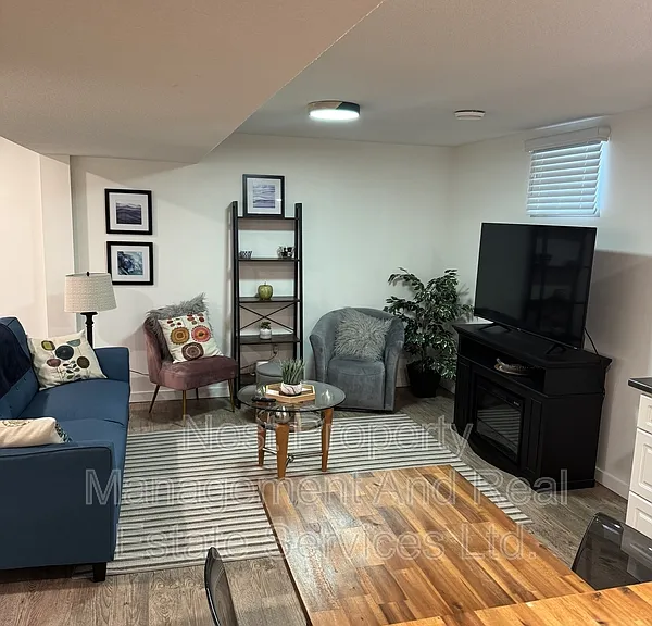 1267 Bednesti Cres #B — Photo 3