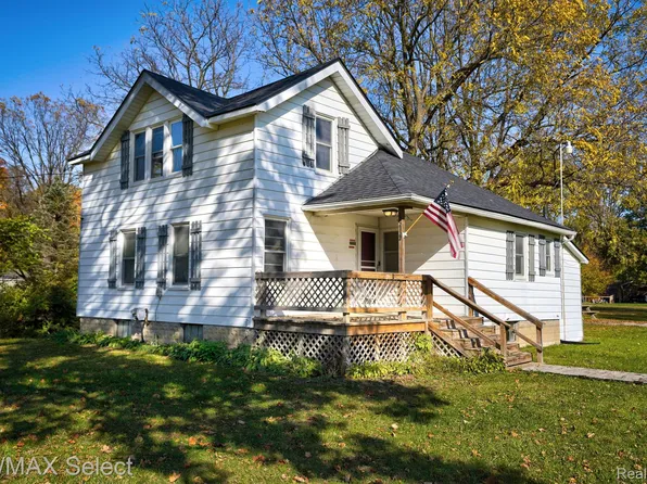 2137 S Term St, Burton, MI 48519