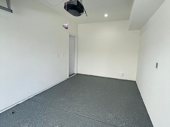 Private garage (view of the door to the large storage room)