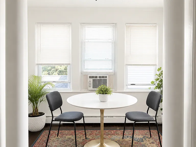326 Fern Ave #2R — Photo 2