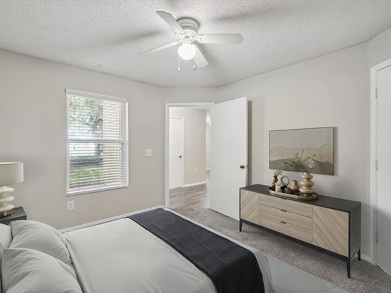 1 Bedroom - 1 Bed / 1 Bath - 709 Sq.Ft.