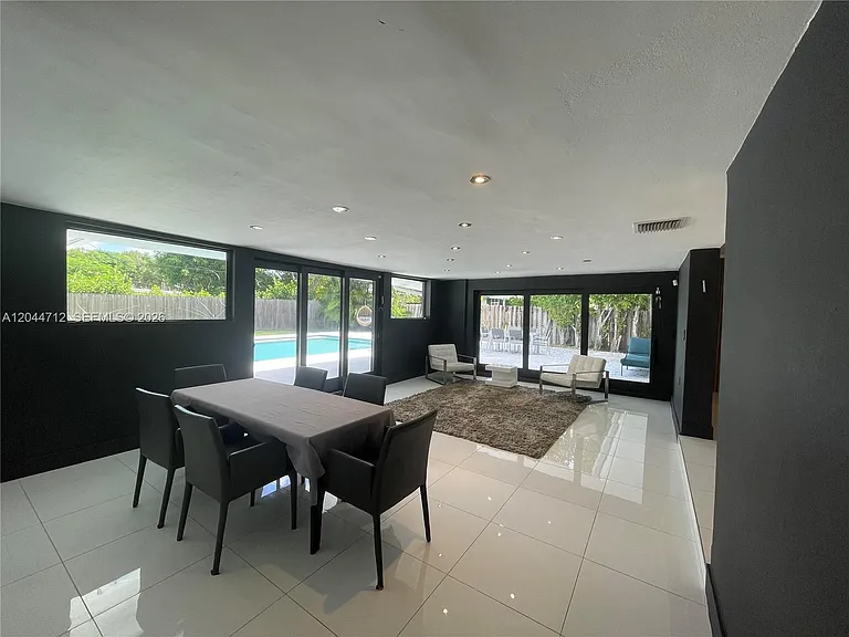 2115 Alamanda Dr — Photo 10